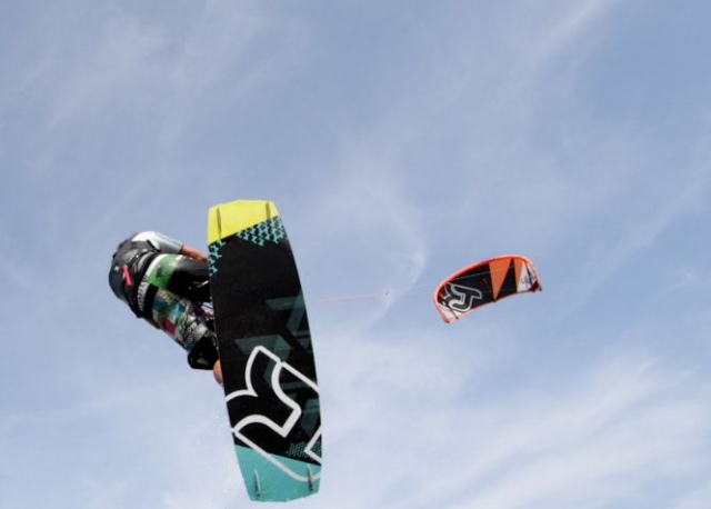  Kitesurfen in der Luft 